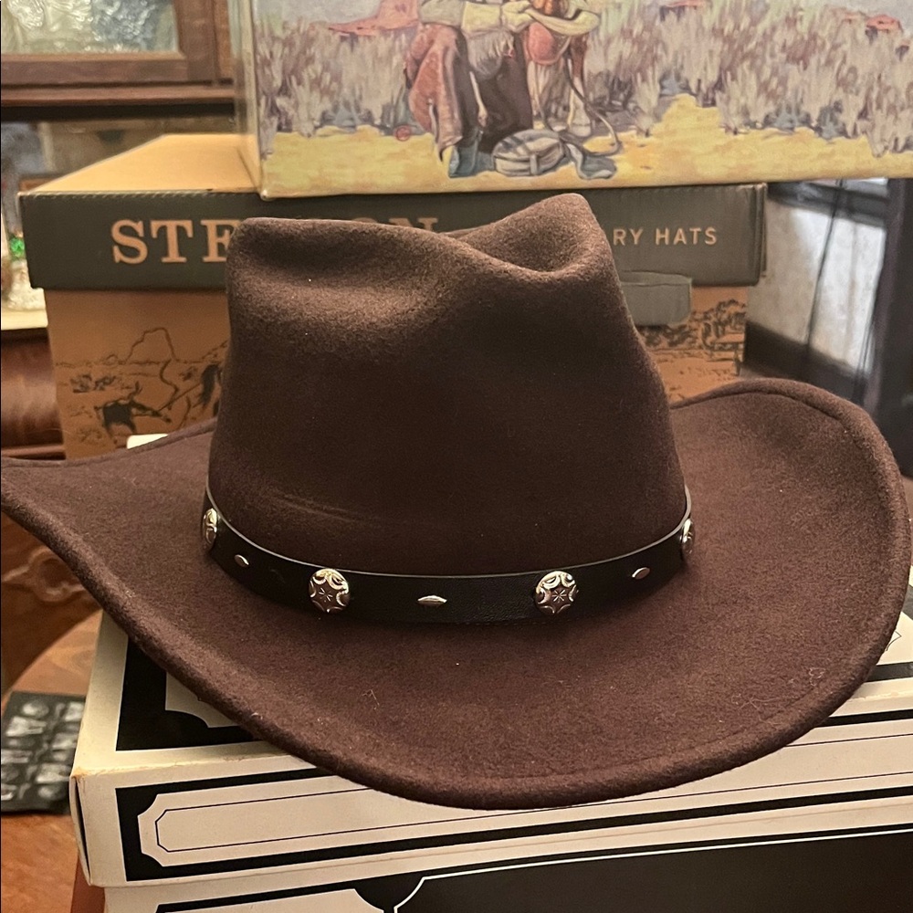 Silverado rattler, cowboy hat